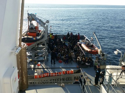 imigranti refugiati barca
