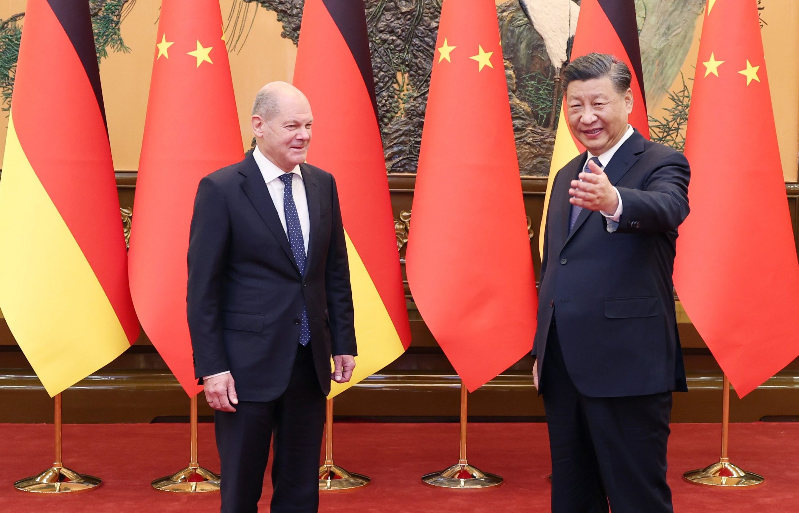 Interconnect story fracture Xi Jinping l-a primit pe Scholz cu mesajul că Germania și China ar trebui  să colaboreze mai mult în "vremuri de schimbare şi frământări". Occidentul  se teme că Berlinul ar putea înlocui