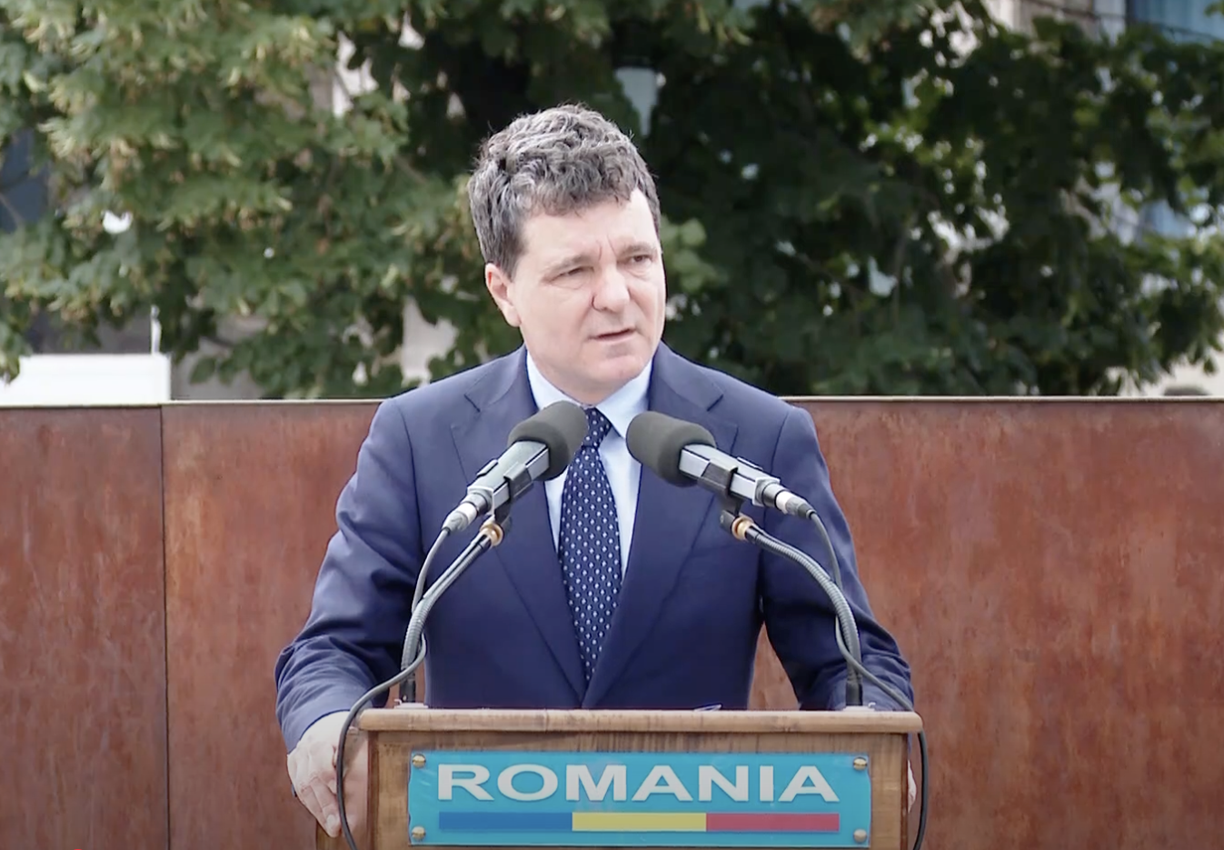 Genocidul comis împotriva romilor este o rană adâncă în istoria Europei, subliniază Nicușor Dan: Răspunsul nostru trebuie să fie ferm: mai multă cunoaștere, mai mult dialog, mai multă toleranță Genocidul comis împotriva romilor este o rană adâncă în istoria Europei, subliniază Nicușor Dan: Răspunsul nostru trebuie să fie ferm: mai multă cunoaștere, mai mult dialog, mai multă toleranță