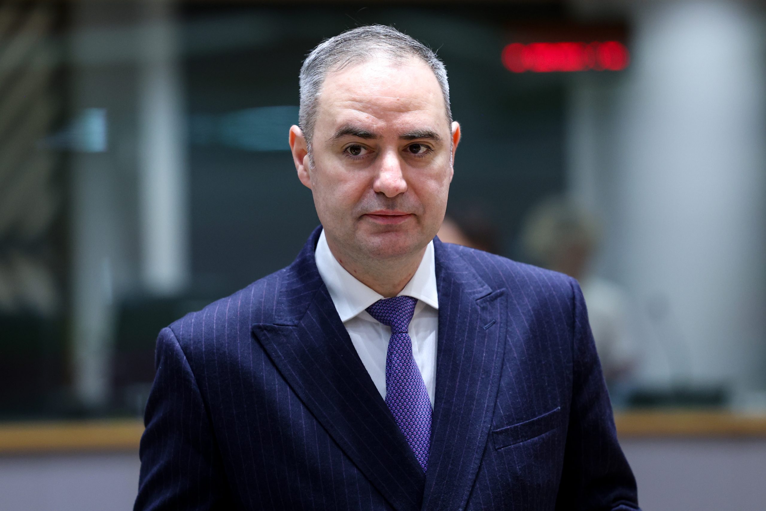 Alexandru Nazare, avizat pentru un nou mandat la Finanțe: Nu este loc pentru relaxări fiscale în 2026. Agențiile de rating ar putea retrograda România în această vară Alexandru Nazare, avizat pentru un nou mandat la Finanțe: Nu este loc pentru relaxări fiscale în 2026. Agențiile de rating ar putea retrograda România în această vară