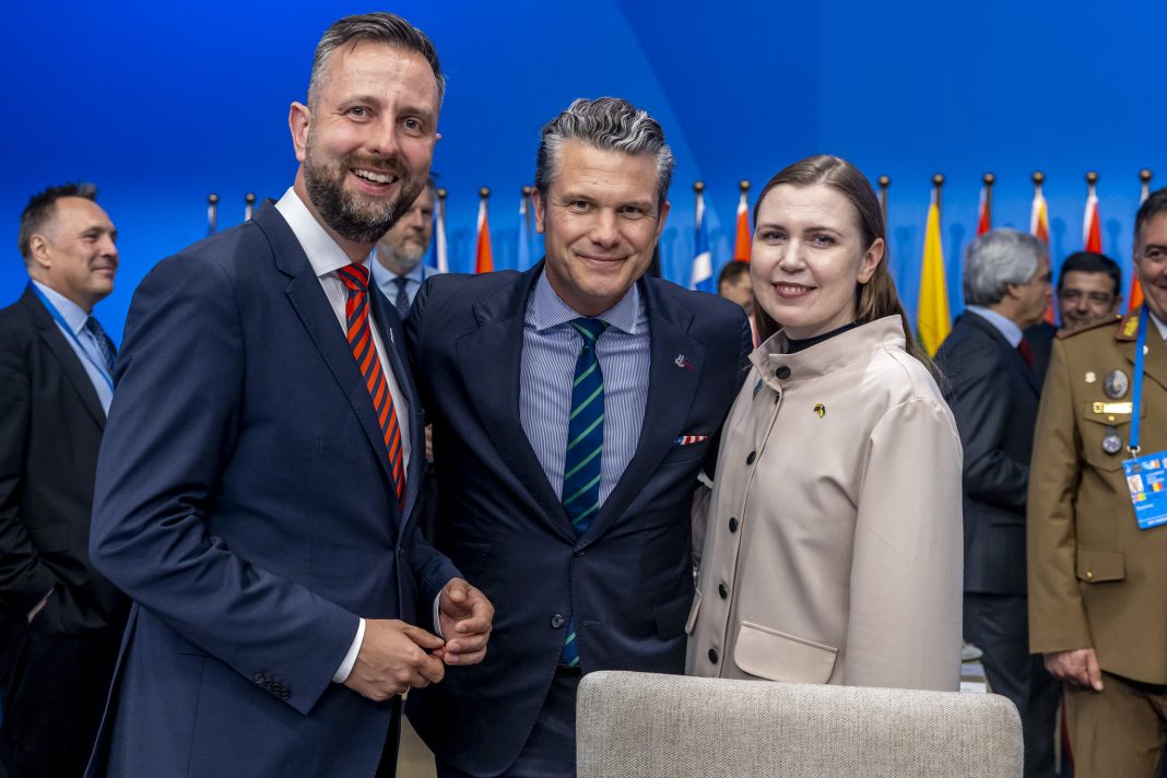 Varșovia încearcă să calmeze temerile privind securitatea după decizia Pentagonului de a anula desfășurarea a 4.000 de militari americani în Polonia Varșovia încearcă să calmeze temerile privind securitatea după decizia Pentagonului de a anula desfășurarea a 4.000 de militari americani în Polonia