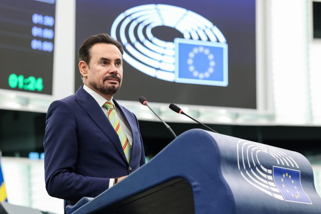 Eurodeputatul Gheorghe Falcă cere ca transportul să fie finanțat ca infrastructură critică: O Europă mai puternică trebuie să fie o Europă conectată Eurodeputatul Gheorghe Falcă cere ca transportul să fie finanțat ca infrastructură critică: O Europă mai puternică trebuie să fie o Europă conectată