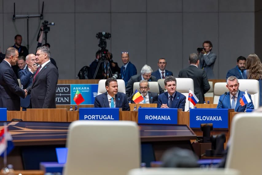 Nicușor Dan, la summitul NATO: România își respectă angajamentele. Anul acesta vom ajunge la 3,7% din PIB cheltuieli de apărare și securitate Nicușor Dan, la summitul NATO: România își respectă angajamentele. Anul acesta vom ajunge la 3,7% din PIB cheltuieli de apărare și securitate