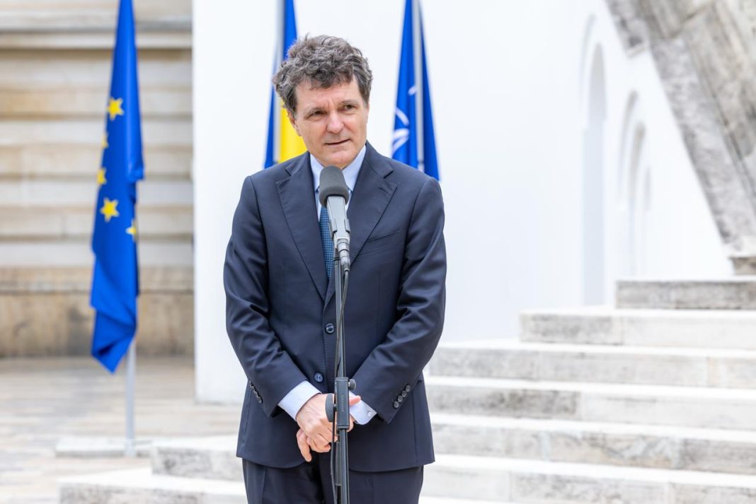 Nicușor Dan convoacă partidele la Cotroceni după eșecul Guvernului Mureșan: Voi nominaliza un nou prim-ministru; România va “păstra direcția pro-occidentală” Nicușor Dan convoacă partidele la Cotroceni după eșecul Guvernului Mureșan: Voi nominaliza un nou prim-ministru; România va “păstra direcția pro-occidentală”