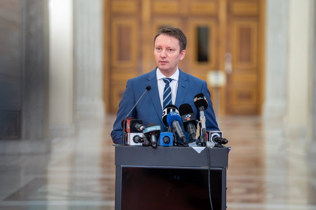 România pro-europeană și transatlantică, pilon al programului de guvernare al lui Siegfried Mureșan: aderarea la OCDE, apărarea intereselor României în bugetul UE, parteneriatul cu SUA și investiții în apărare până la 5% din PIB România pro-europeană și transatlantică, pilon al programului de guvernare al lui Siegfried Mureșan: aderarea la OCDE, apărarea intereselor României în bugetul UE, parteneriatul cu SUA și investiții în apărare până la 5% din PIB