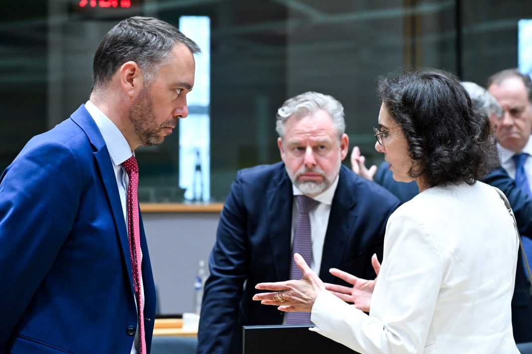 Belgia își menține opoziția față de utilizarea activelor rusești pentru Ucraina într-un proces echivalent cu o confiscare: „Ar implica riscuri foarte importante” Belgia își menține opoziția față de utilizarea activelor rusești pentru Ucraina într-un proces echivalent cu o confiscare: „Ar implica riscuri foarte importante”