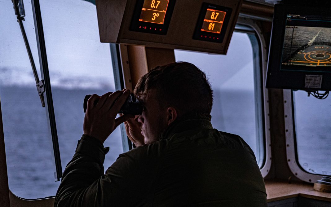 Rusia “nu poate opera în secret”. Reuters: Submarine rusești, surprinse de NATO în Arctica în timp ce simulau folosirea unei arme pentru sabotarea cablurilor submarine Rusia “nu poate opera în secret”. Reuters: Submarine rusești, surprinse de NATO în Arctica în timp ce simulau folosirea unei arme pentru sabotarea cablurilor submarine