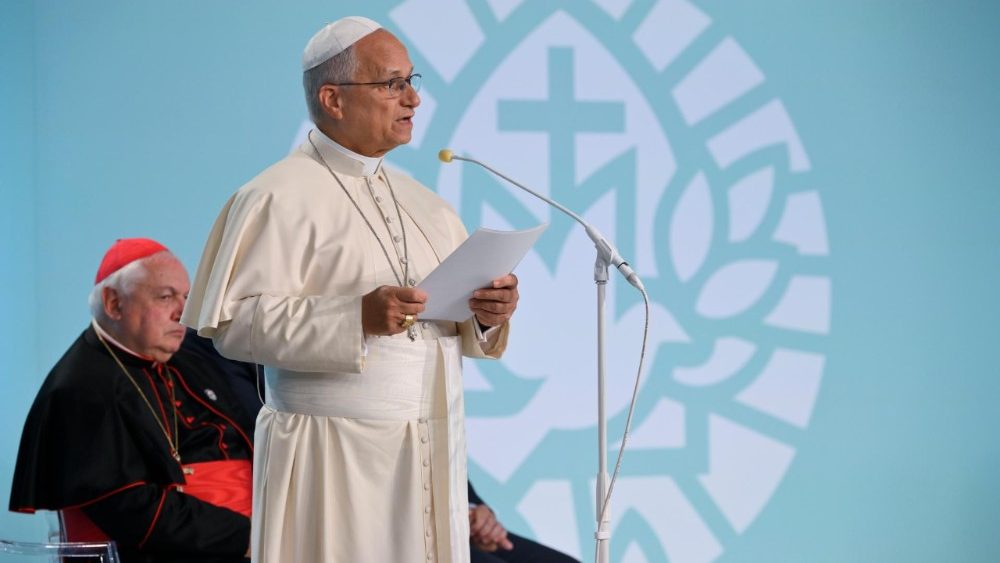 Evocând inspirația părinților fondatori ai UE, Papa Leon îi îndeamnă pe tinerii europeni să se implice politic: Europa, ferm înrădăcinată în moștenirea sa, va continua să înflorească și să inspire lumea Evocând inspirația părinților fondatori ai UE, Papa Leon îi îndeamnă pe tinerii europeni să se implice politic: Europa, ferm înrădăcinată în moștenirea sa, va continua să înflorească și să inspire lumea