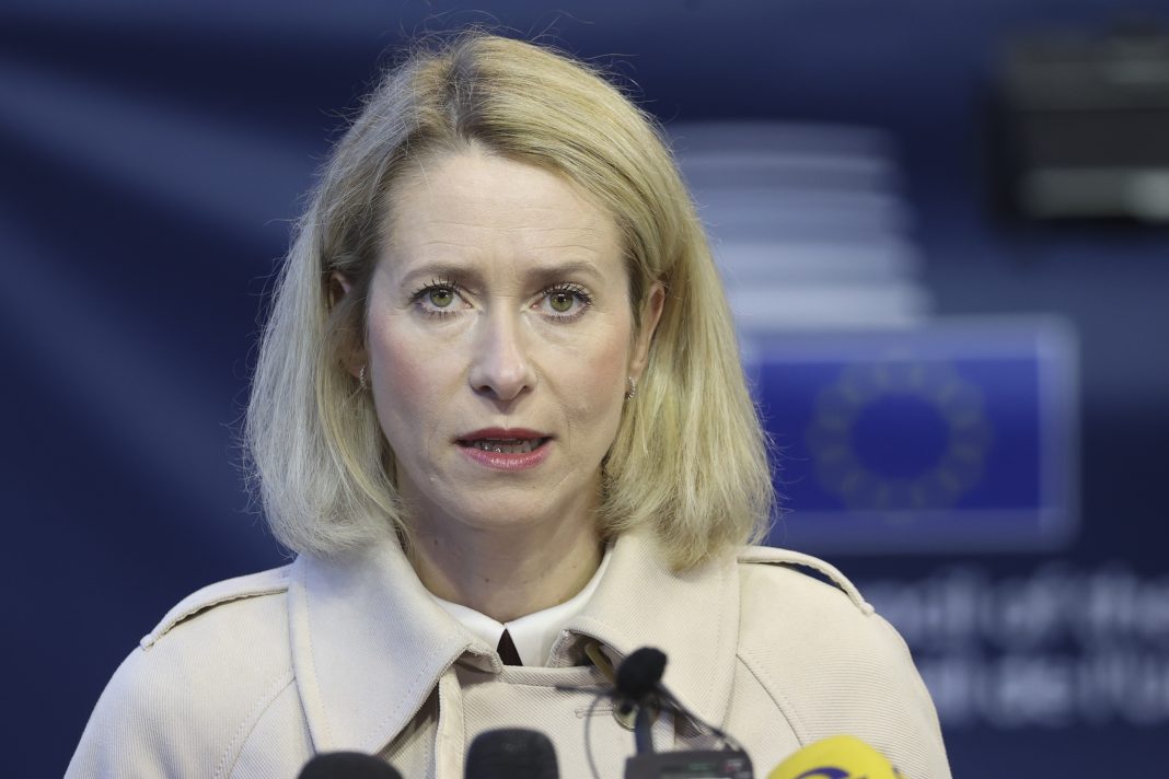 O nouă dovadă de unitate europeană: Miniștrii de Externe din UE aprobă cea mai amplă extindere a listei de sancțiuni împotriva Rusiei, vizând peste 1600 de persoane și entități O nouă dovadă de unitate europeană: Miniștrii de Externe din UE aprobă cea mai amplă extindere a listei de sancțiuni împotriva Rusiei, vizând peste 1600 de persoane și entități