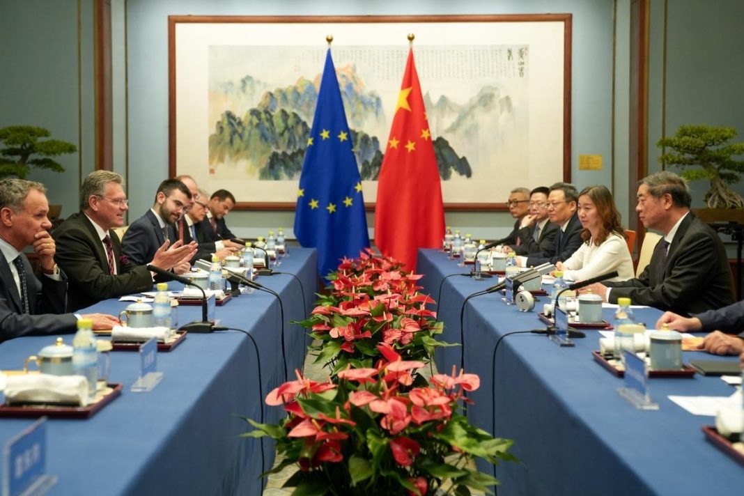 UE pregătește limitarea importurilor de mașini hibride din China pentru patru ani. Plafonul inițial este de 350.000 de unități, cu o creștere anuală de 6% UE pregătește limitarea importurilor de mașini hibride din China pentru patru ani. Plafonul inițial este de 350.000 de unități, cu o creștere anuală de 6%