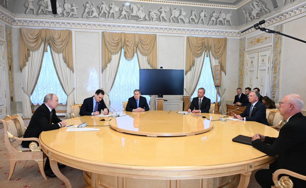 Witkoff îi propune lui Putin reluarea negocierilor trilaterale SUA–Ucraina–Rusia. Liderul rus vrea să discute și o posibilă întâlnire cu Trump în China Witkoff îi propune lui Putin reluarea negocierilor trilaterale SUA–Ucraina–Rusia. Liderul rus vrea să discute și o posibilă întâlnire cu Trump în China